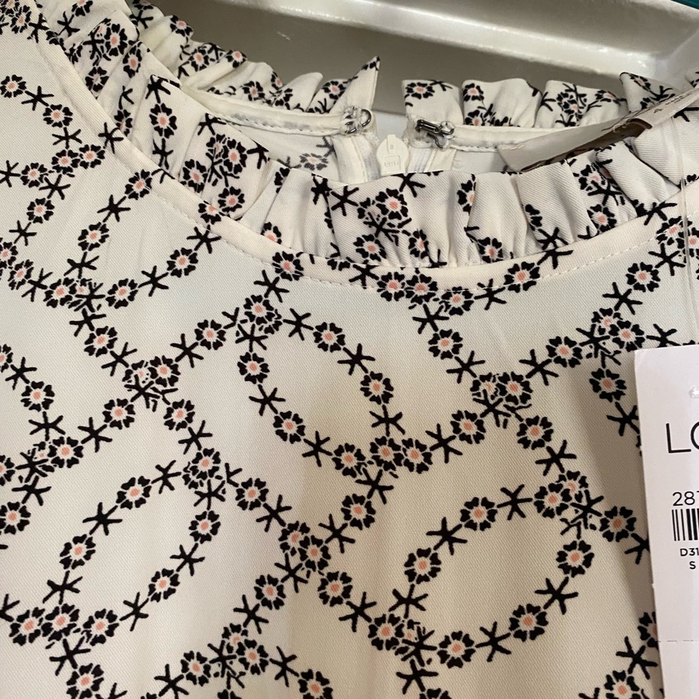 Beautiful dress. Light weight and never worn.